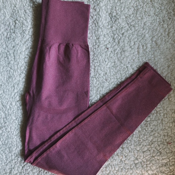 NEW! Baby Pink Contour Seamless Leggings - Picture 2 of 10